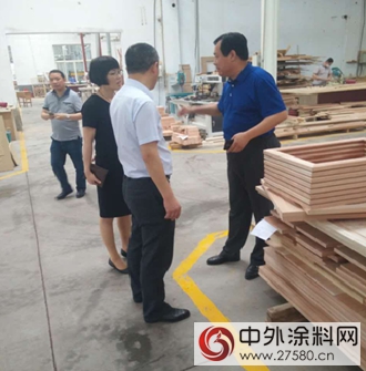金螳螂高管參觀萬(wan) 家園木業(ye) 環保塗裝工藝"102614"