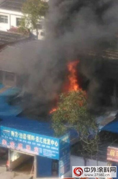 渭南城區油漆批發中心突發大火 濃煙百米高"107213"