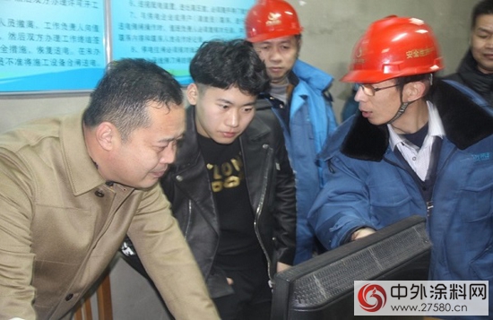 聖光集團領導春節期間慰問生產(chan) 一線員工"111759"