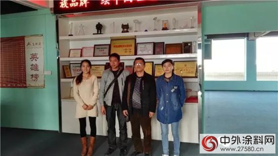 貴州榕江縣楊總、儲(chu) 總和皇朝漆簽約成為(wei) 皇朝塗料代理商