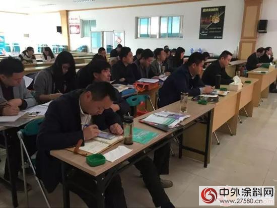 晨光薛亞(ya) 波總經理為(wei) 銷售精英做產(chan) 品專(zhuan) 業(ye) 知識培訓