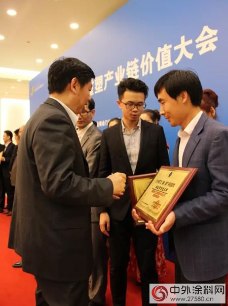 嘉寶莉榮膺中國門業供應商最高獎項"
114147"