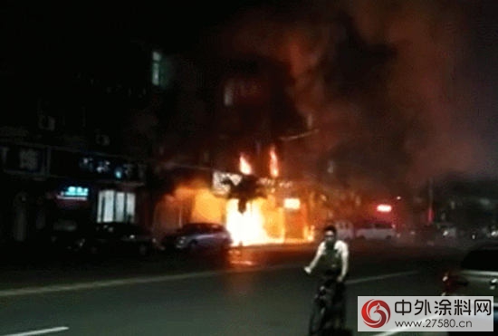 東(dong) 莞一油漆店發生火災 現場成廢墟"116832"
