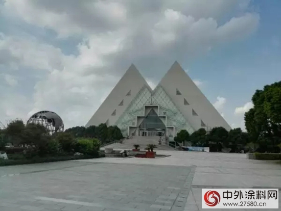 舊房重塗發展研討會與會代表走進中國塗料工業大學