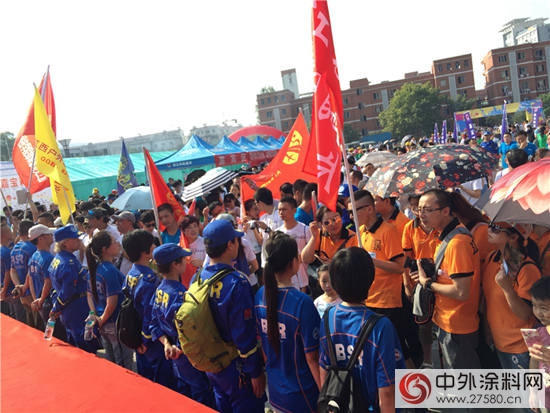 嘉寶莉南昌泡泡跑 千人歡聚夢幻海洋