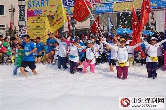 嘉寶莉南昌泡泡跑 千人歡聚夢幻海洋
