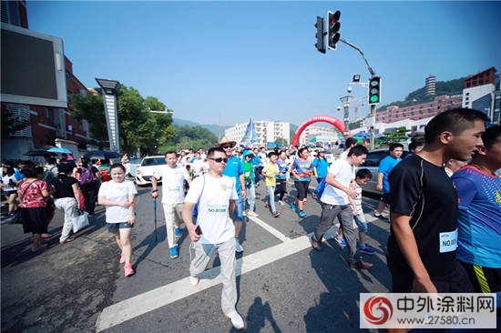 嘉寶莉南昌泡泡跑 千人歡聚夢幻海洋