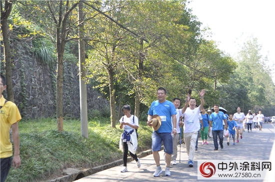 嘉寶莉南昌泡泡跑 千人歡聚夢幻海洋