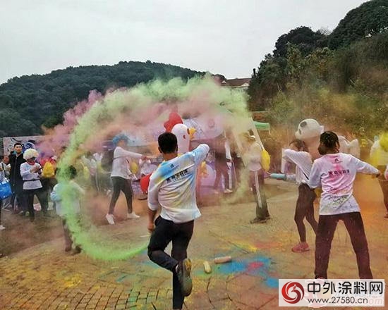 新生代企業(ye) 家領銜嘉寶莉漆溫州歡樂(le) 跑