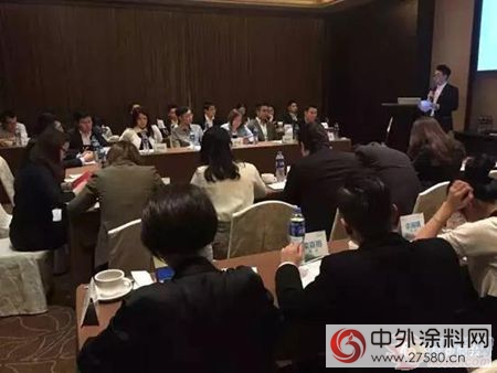華隆塗料總經理麥宗毅與(yu) 容桂青年商會(hui) 企業(ye) 家共話未來