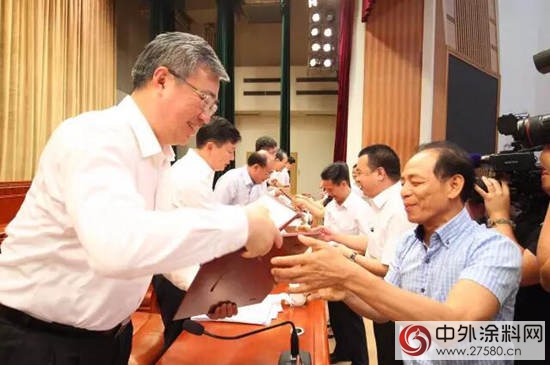 美塗士董事長周偉(wei) 建成為(wei) 佛山・大城企業(ye) 家