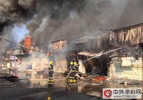西安一建材市場突發大火 現場濃煙滾滾