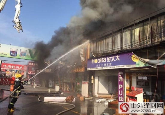 西安一建材市場突發大火 現場濃煙滾滾