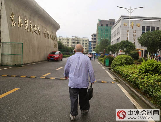18年助學800萬(wan) 的神秘人首次亮相，原來是展辰"123008"