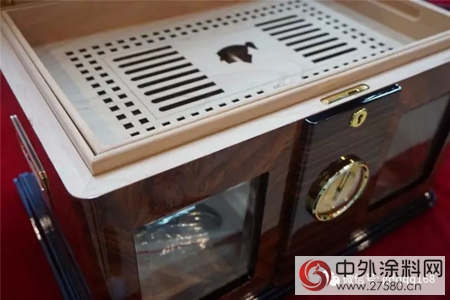 匠心與(yu) 匠人，漆強鋼琴漆與(yu) 雪茄盒的完美結合"123035"