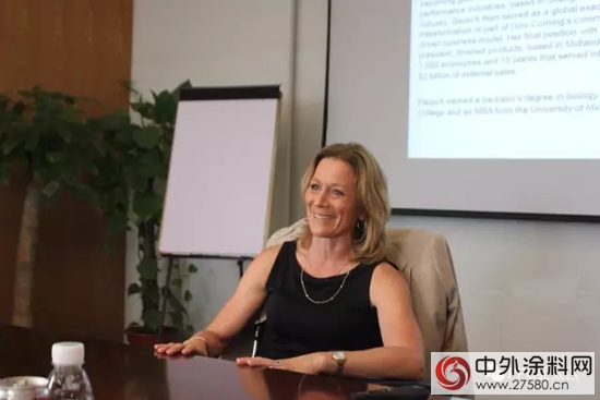 Shelley Bausch在天津女性領導力會(hui) 議現場分享如何實現平衡人生