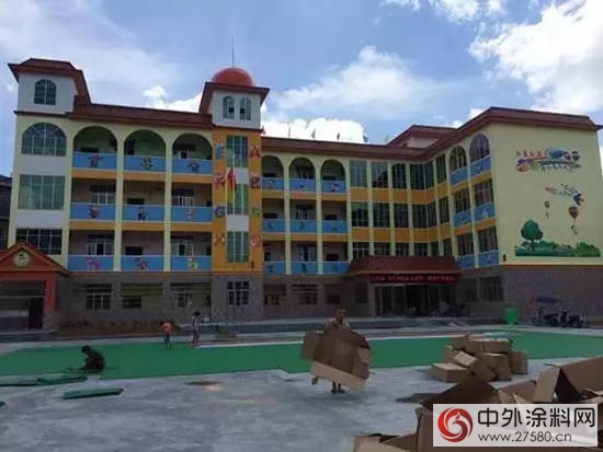 給孩子一片健康美麗天地，藍天豚暑期為全國32家幼兒園換新裝"
124050"