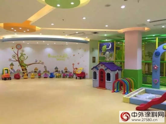 給孩子一片健康美麗天地，藍天豚暑期為全國32家幼兒園換新裝"
124050"