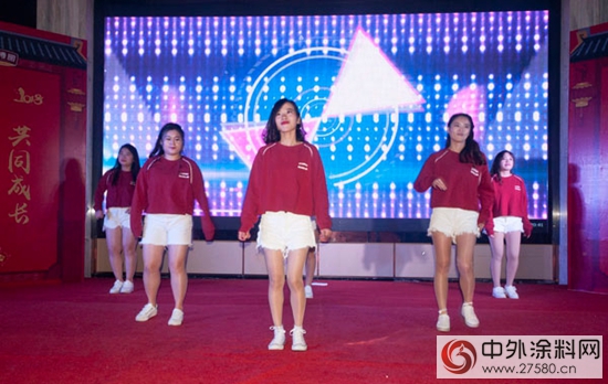 跨越新生 共同成長——家博圓2018年新春年會(hui) 暨年度表彰大會(hui) 圓滿成功