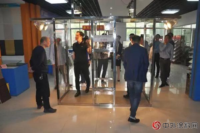 常州門窗幕牆行業(ye) 協會(hui) 考察晨光塗料總部