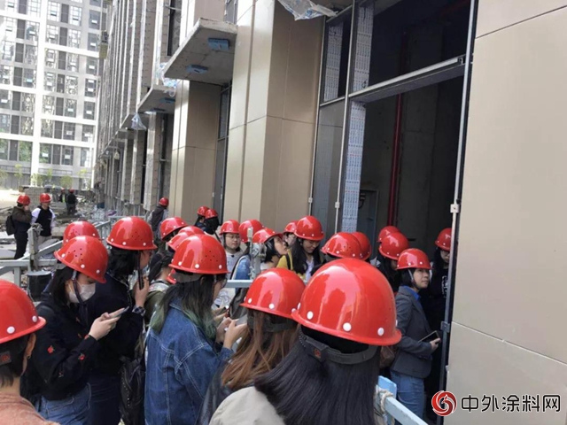 華科大學子參觀武漢裝飾保溫工地