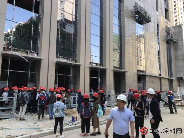 華科大學子參觀武漢裝飾保溫工地