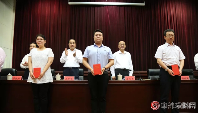 科技創新大會 晨陽水漆斬獲一等獎重大成果