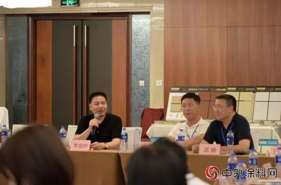 中國塗料工業(ye) 協會(hui) 建築塗料塗裝分會(hui) 名譽會(hui) 長、亞(ya) 士創能董事長、總裁李金鍾受邀出席建塗盛會(hui) 並做總結發言