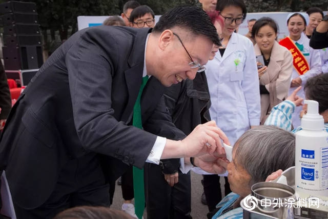 葉氏化工「複明11號」流動眼科手術車駛入貴州，助白內障患者走出黑暗"
130109"