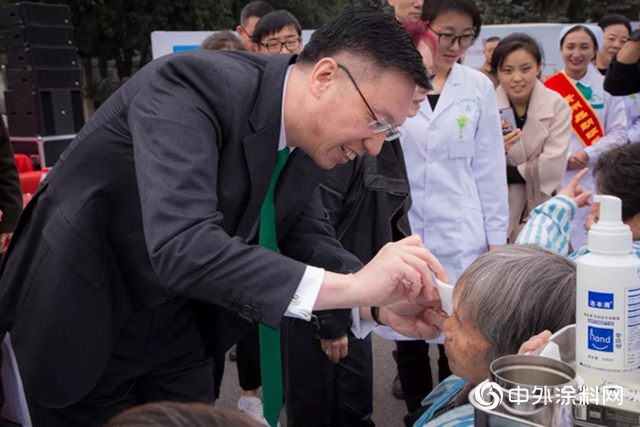 “看見光明、看見色彩”在傳遞愛心的路上紫荊花一直在行動
