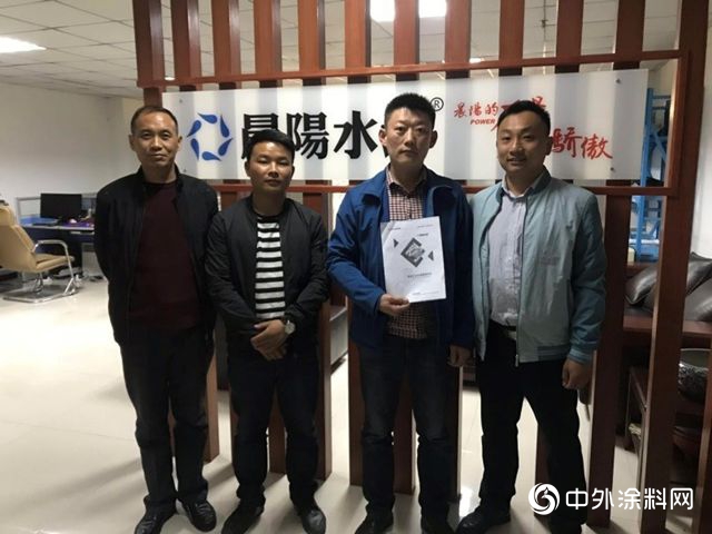 經營油漆30年的他為啥改行做水漆？這群人這件事贏得了他們的認同和支持