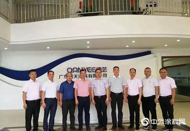 家鄉(xiang) 縣政府領導巡訪慰問南天塗料
