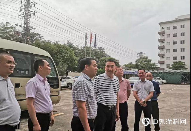 家鄉(xiang) 縣政府領導巡訪慰問南天塗料