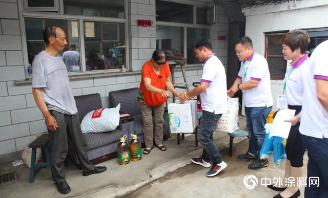 “葉氏化工義(yi) 工隊”探訪複明者 紫荊花助力流動眼科手術車再送“光明”"134239"