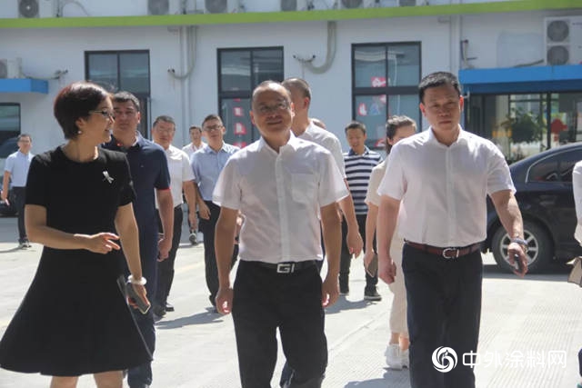 平陽縣委書(shu) 記董智武一行蒞臨(lin) 瑞豐(feng) 新材料參觀調研