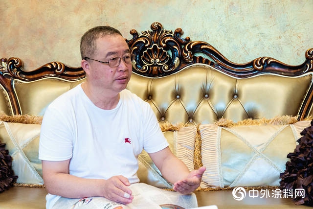 大正彩翼翩躚飛，雷洪正為(wei) 何與(yu) “洋蝴蝶”一起出彩？
