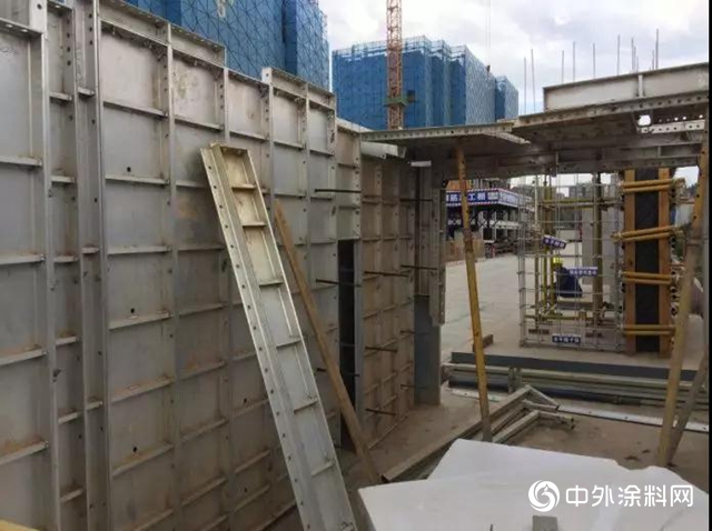 立邦：鋁模外牆施工現場實測 界麵劑的粘結強度達到多少才防脫？