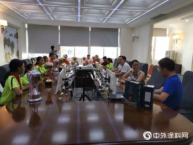 “校企攜手 築夢足球”，華隆塗料助力中國青少年足球發展！