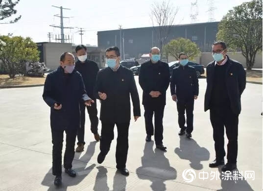 桐鄉(xiang) 市委副書(shu) 記、市長於(yu) 會(hui) 遊在天女製漆公司調研指導疫情防控工作和複工情況