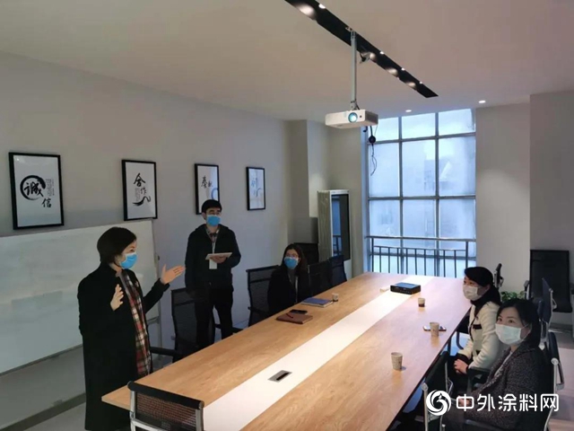 市婦聯主席、黨組書記何莉平親臨瑞豐集團為企業複工送來防疫物資