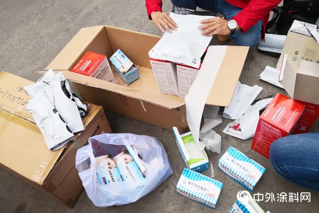 向每一位嘉寶莉“抗疫平民英雄”致敬"
138023"