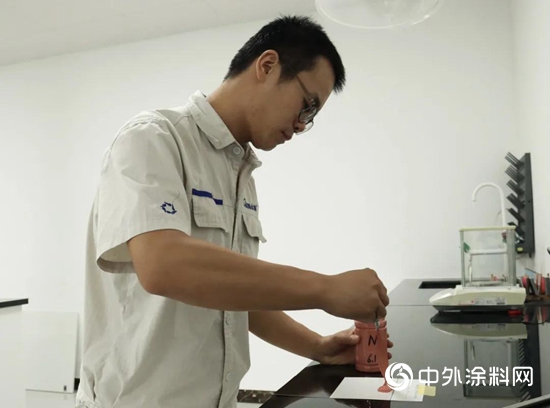 研發標兵拍了拍你：待危機化解 你創造的價值不會被埋沒