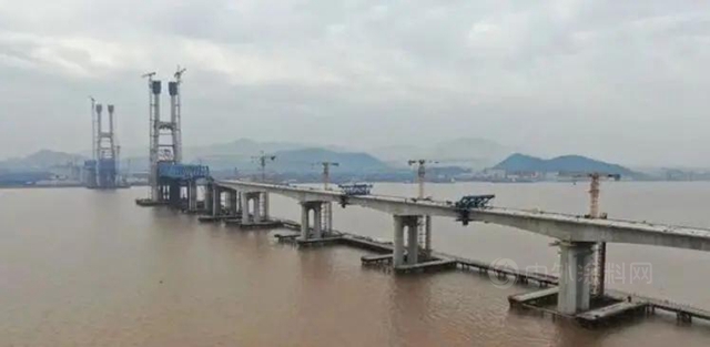 杭紹台高鐵控製性工程椒江特大橋北岸主塔順利封頂