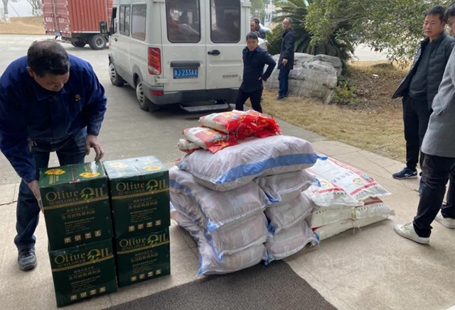 鬆門鎮總工會(hui) 到魚童送溫暖