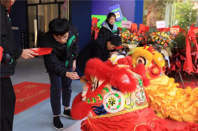 趕在2021年之前！萬(wan) 磊廣西貴港首家自營店隆重開業(ye) 