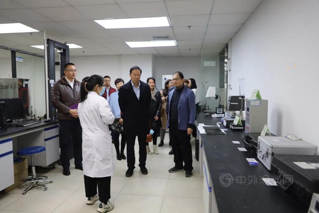 廣州市工信局中小企業(ye) 局葉華東(dong) 局長一行蒞臨(lin) 集泰股份調研