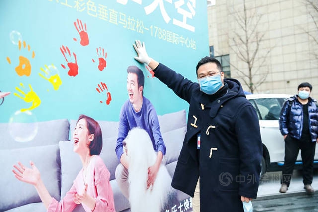 為(wei) 愛攀登 點亮星辰 ——多樂(le) 士彩色垂直馬拉鬆公益跑
