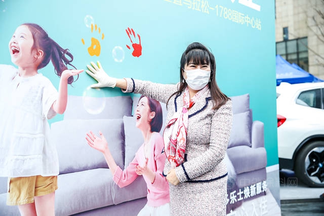 為(wei) 愛攀登 點亮星辰 ——多樂(le) 士彩色垂直馬拉鬆公益跑