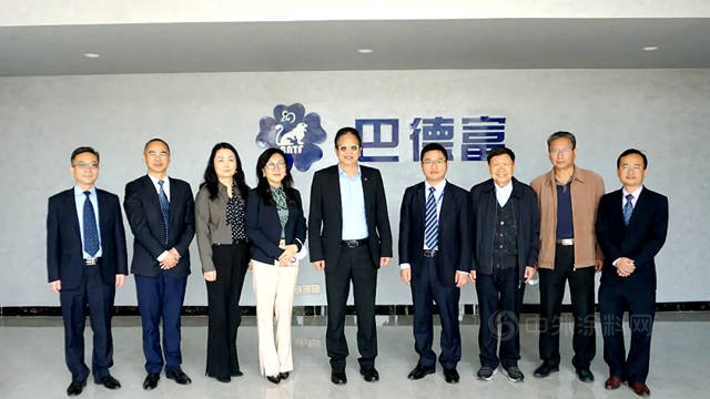深圳防水協會(hui) 會(hui) 長瞿培華先生及協會(hui) 專(zhuan) 家團隊到訪巴德富集團