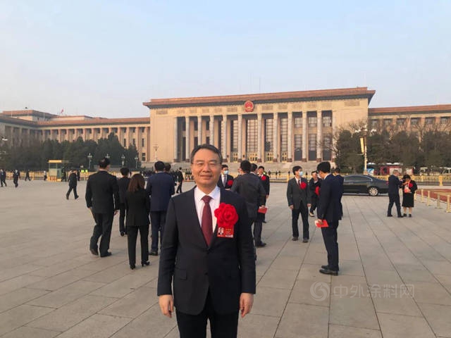 中央表彰！三棵樹洪傑獲“全國脫貧攻堅先進個(ge) 人” 、傳(chuan) 化集團獲“全國脫貧攻堅先進集體(ti) ”
